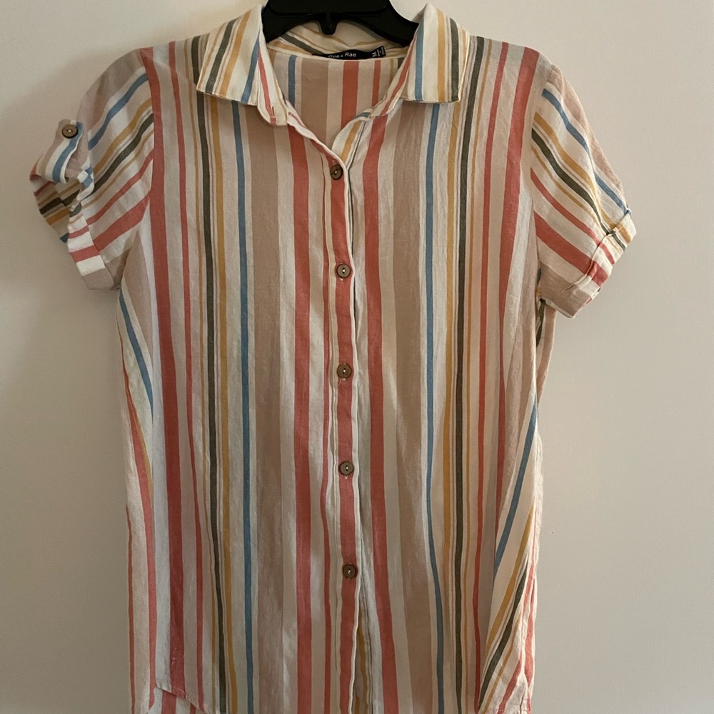 Multicolor shirt size medium. Brand is Doe & Rae.